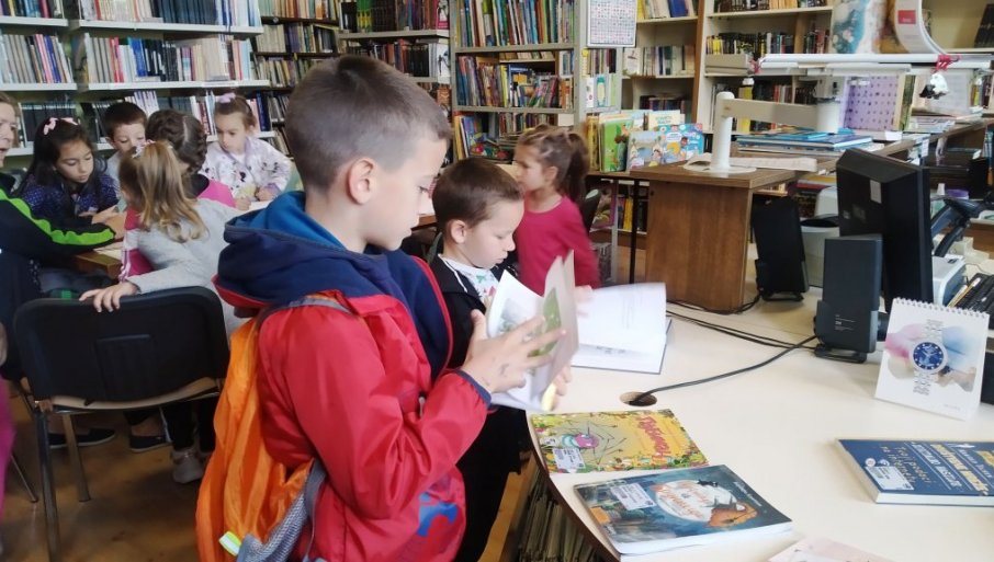 „veliko srce dece srbije“: biblioteka u paraćinu otvorila vrata za predškolce u okviru „dečje nedelje“ (foto)