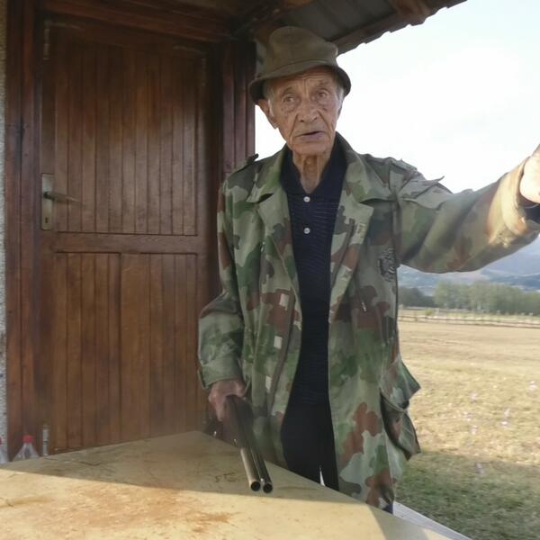 deda milić ima 93 godine, pešači po brdima i od puške se ne odvaja: najstariji je lovac u srbiji a ovo je tajna njegove vitalnosti