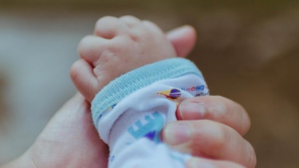 страх од бањалучког сценарија: у кбц митровица недостаје кисеоник за бебе