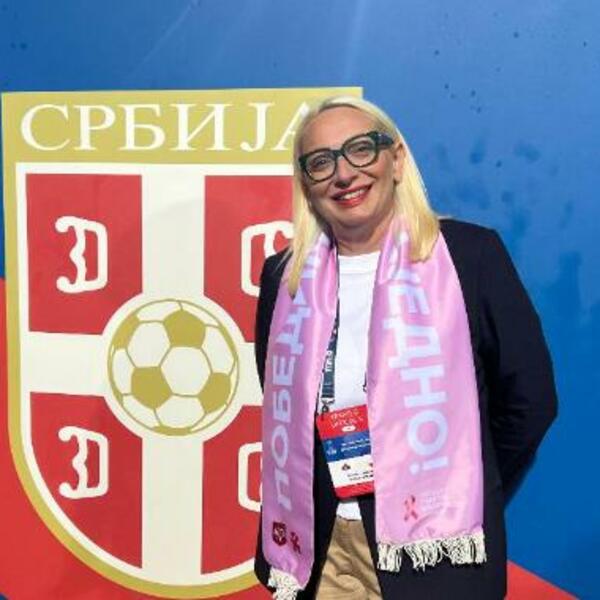 fss podržao akciju bobre protiv raka dojke: lep gest srpskih fudbalerki na utakmici protiv poljske