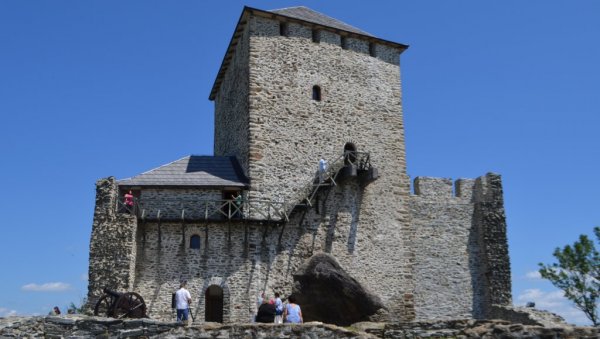 вршачка кула затворила своје капије: током зимског периода нема туристичких посета (фото)