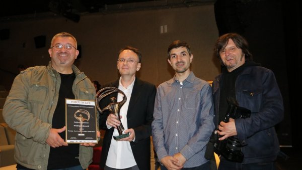 „крошњи“ златни коперник: награда за документарац