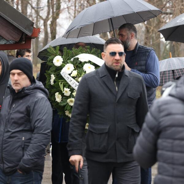 dejan milojević ispraćen na večni počinak: miloje sahranjen u beogradu, suze i potresne scene na odlasku legende
