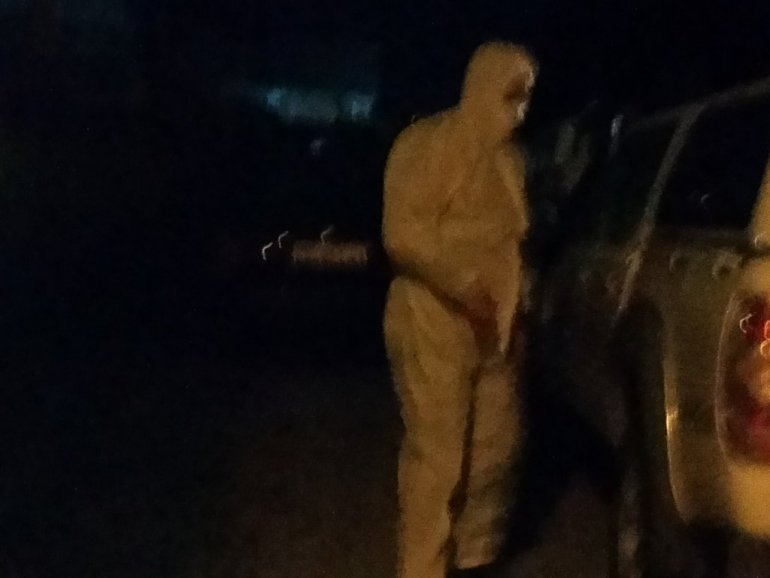 "novosti" ispred kuće u kojoj je muškarac bušilicom ubio ženu: na terenu forenzičari i tužilac (foto)
