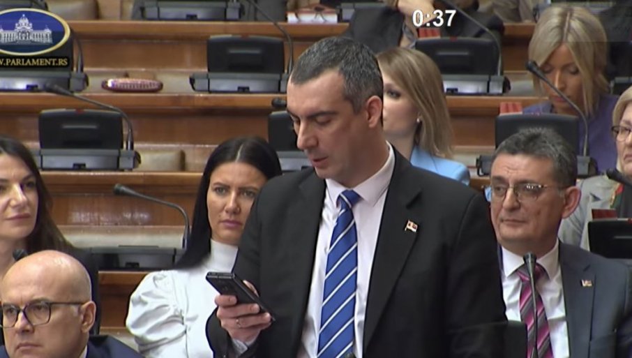 uživoANA BRNABIĆ NOVA PREDSEDNICA NARODNE SKUPŠTINE: Glasanje za izbor potpredsednika - Opozicija ponovo "divlja" (FOTO/VIDEO)