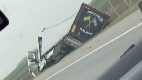 камион згужван као да је од папира: језиви призори на месту несреће код врбаса (видео)