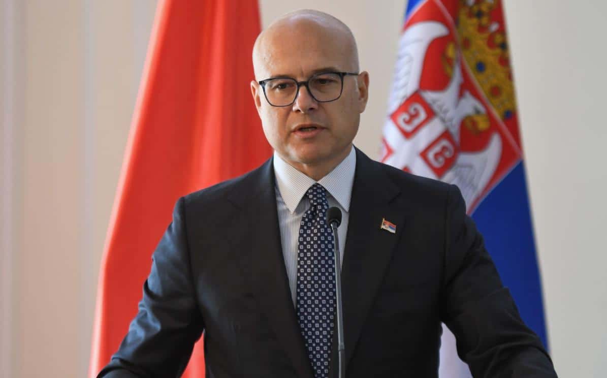 ŠEF DELEGACIJE EU PREDSTAVIO IZVEŠTAJ EK O NAPRETKU SRBIJE ZA 2024.! Vučević: EU uočava napredak u različitim oblastima, posebno u ekonomiji.