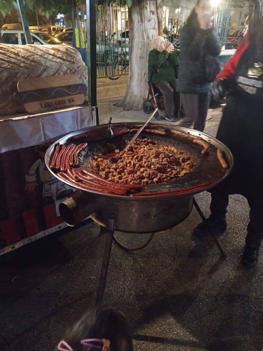 OVOG ČOVEKA SU NAZVALI “SRPSKI KRALJ” – Pravi ono što svaka domaćica može zatvorenih očiju, ali mu se zbog jedne stvari smeši Ginis! Svijet ovo još nije vidio (FOTO)