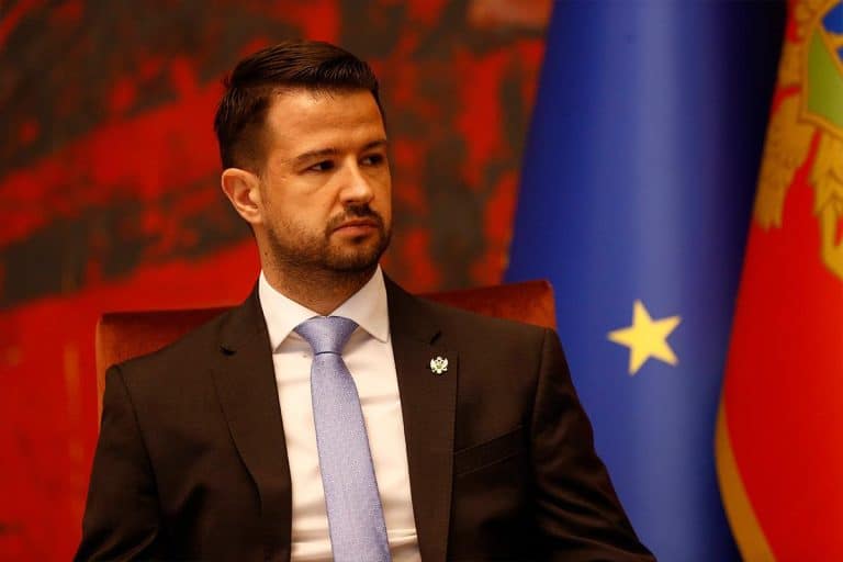 HTEO LIČNO DA SE UVJERI U STANJE PUTA: Milatović putovao u BiH automobilom preko Šćepan Polja.