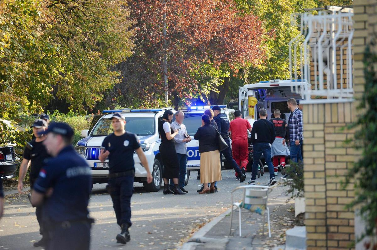 KURIR OBJAVUJE! Šokantni detalji drame na Bežanijskoj kosi: Ranjena žena poznata policiji, otkriveno porijeklo napadačevog pištolja.
