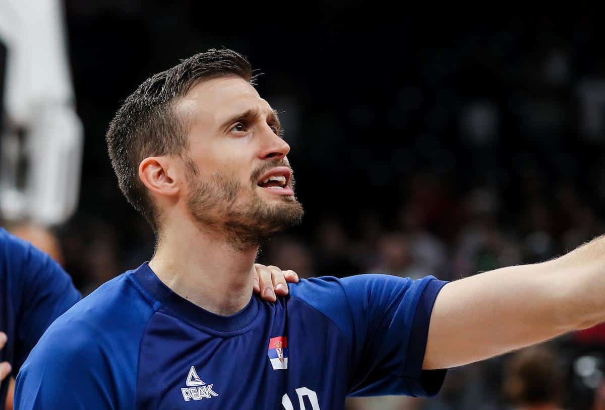 Aleksa Avramović nastupa za Srbiju protiv Danske.