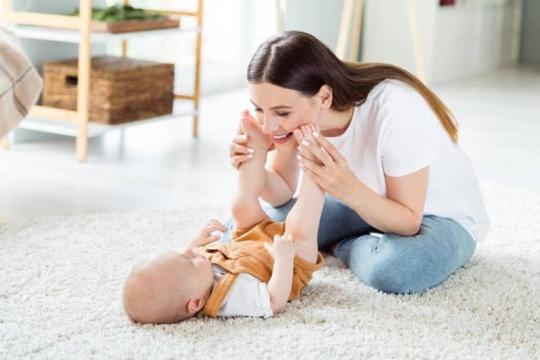 KOLIKO KOŠTA ČUVANJE DECE VAN BEOGRADA: Tata iz Kikinde u potrazi za dadiljom, pa se iznenadio cenom – razlika čak 400 dinara po satu!