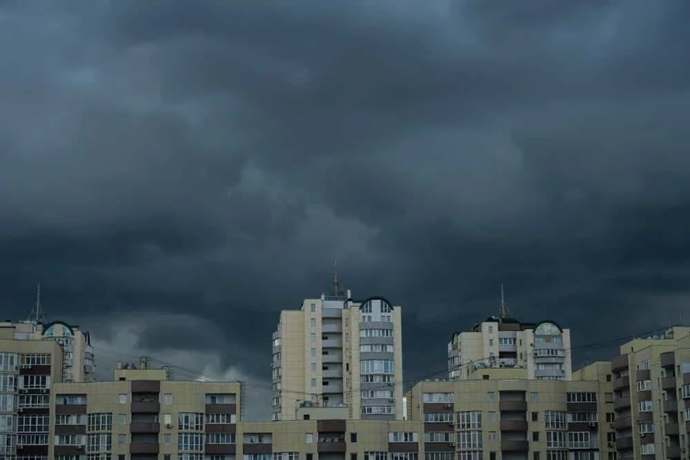 Kraj oktobra donosi ozbiljnu pojavu u Srbiji: Svi niži predeli su na udaru. Detaljna prognoza do početka novembra otkriva kakvo nas vreme očekuje u narednim danima.