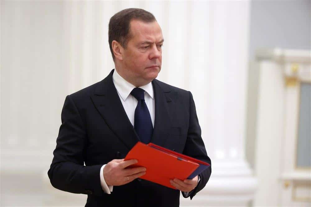 “ŠTA STE TRAŽILI, TO STE I DOBILI”: Dmitrij Medvedev objavio snimak udara ruske balističke rakete (VIDEO)