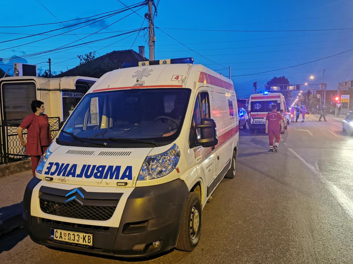 NESREĆA U ALTINI: Sudar autobusa i kamiona, povređena devojka