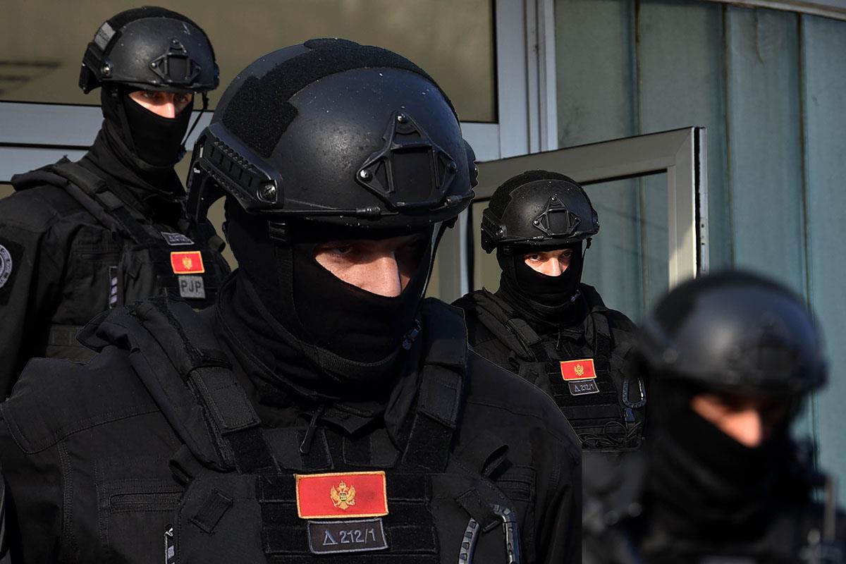 HronikaHronikaOVO SU UBIJENI KAVČANI U ORUŽANOM NAPADU U PODGORICI! Sasuli im šaržer u automobil, policija našla ZAPALJENO VOZILO! U toku intenzivna potraga za počiniocimaReagujKomentarišiReagujKomentariši