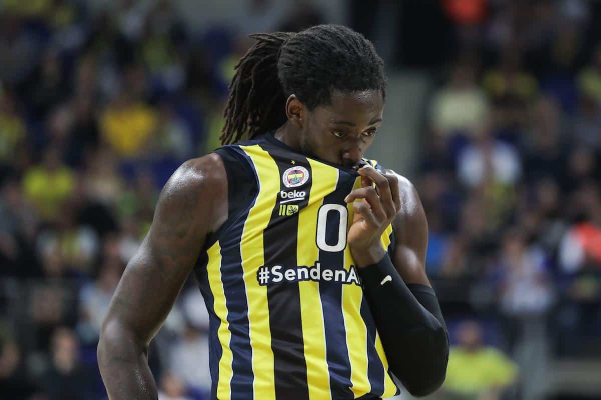 ŠOKANTAN PREOKRET – NIŠTA OD MOTLIJEVOG DOLASKA U ZVEZDU?! Saga se nastavlja: FIBA zabranila raskid ugovora, Amerikanac protiv svoje volje ostaje u Hapoelu?!