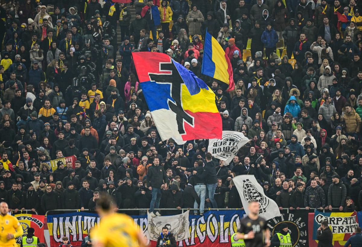 CEO STADION U BUKUREŠTU GRMI “SRBIJA, SRBIJA, SRBIJA…” Fudbaleri lažne države odlaze sa terena uz neviđene “ovacije” (VIDEO)