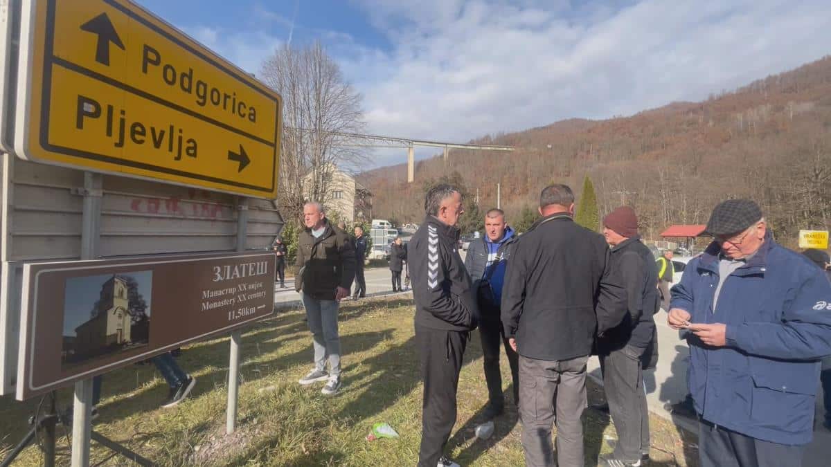 “UBIO IH JE KAO MAČKE, SVI ĆUTE”: Zbog Alije Balijagića održani veliki protesti meštana Vraneške doline, blokiran put, ljudi traže odgovornost! (FOTO, VIDEO)