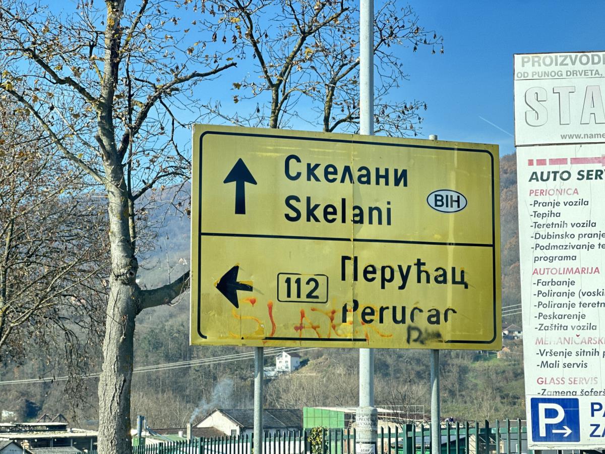 “NEMAMO PEKARU, NI MESARU – ZA SVE ŠTO TREBA IDEMO U SRBIJU” Skelani dele Bajinu Baštu i Srebrenicu, sve manje meštana ostaje tu da živi: Tamo se i sahranjujemo