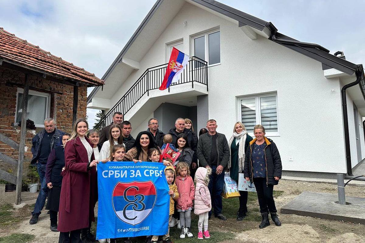 DRAGANA MIRKOVIĆ I HUMANITARNA ORGANIZACIJA “SRBI ZA SRBE” USELILI PORODICU SA 5 DEVOJČICA U NOVI DOM! Srce mi tako lupa da sam počela da se tresem od sreće!