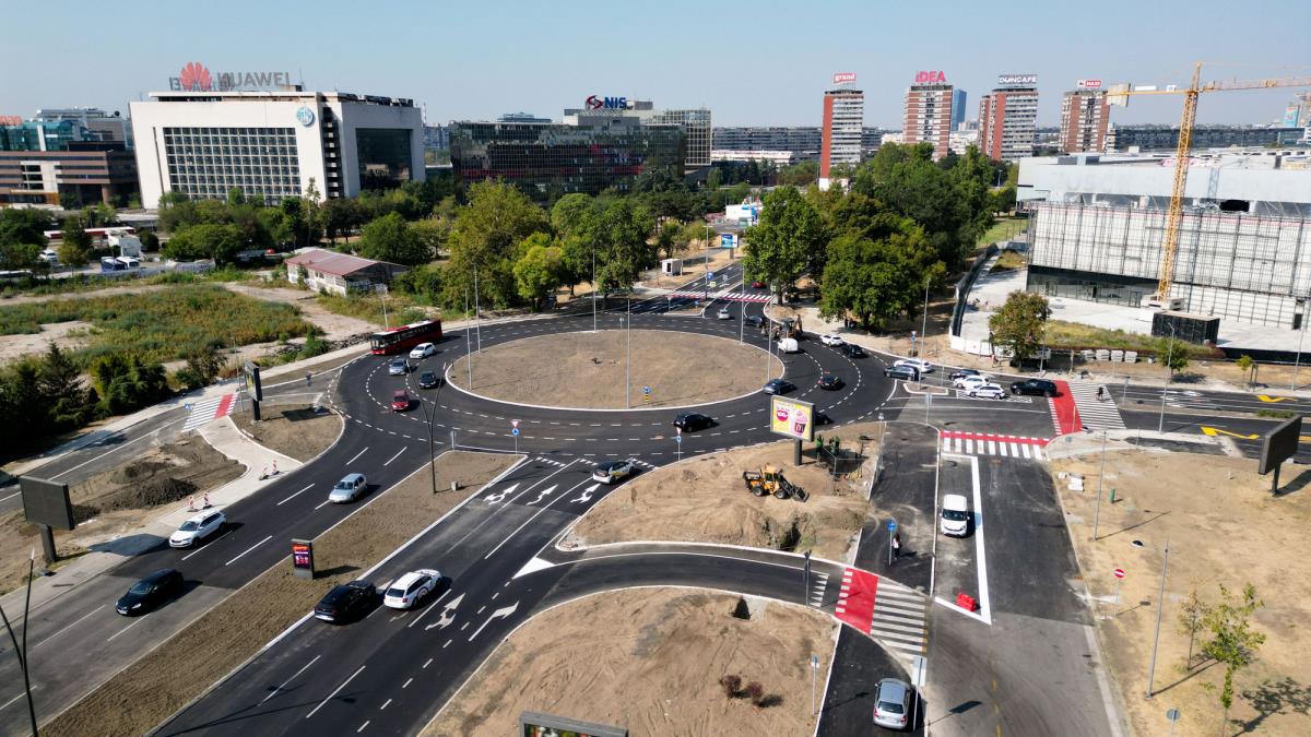 ZanimljivostiZanimljivostiOvo su pravila vožnje u kružnom toku: Ovu grešku vozači najčešće prave i dovode do udesaReagujKomentarišiReagujKomentariši