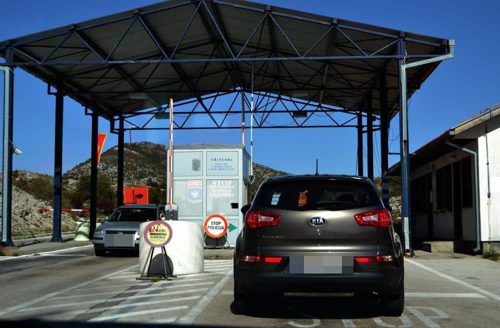 KRIO SKORO MILION EVRA! Neverovatan slučaj na crnogorskoj granici, carinici mislili da su otkrili sve, ali je pravi šok usledio nakon dolaska specijalnog tima