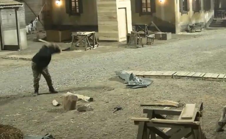 RijalitiRijalitiUČESNIK "FARME" SE POVREDIO SEKIROM! Sekao drva, pa doživeo ozbiljnu povredu!ReagujKomentarišiReagujKomentariši