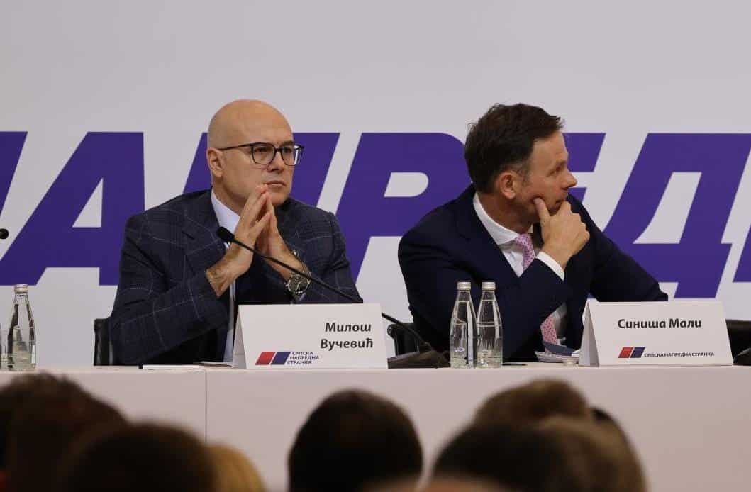 PolitikaPolitika"OBAVEZA SNS DA NE DOZVOLI DA SE DRŽAVA UNIŠTI" Vučević na sednici Glavnog odbora SNS: Mnogi su razočarani ali to ne znači da treba da zapalimo naš dom157 · Reaguj 57157 · Reaguj 57