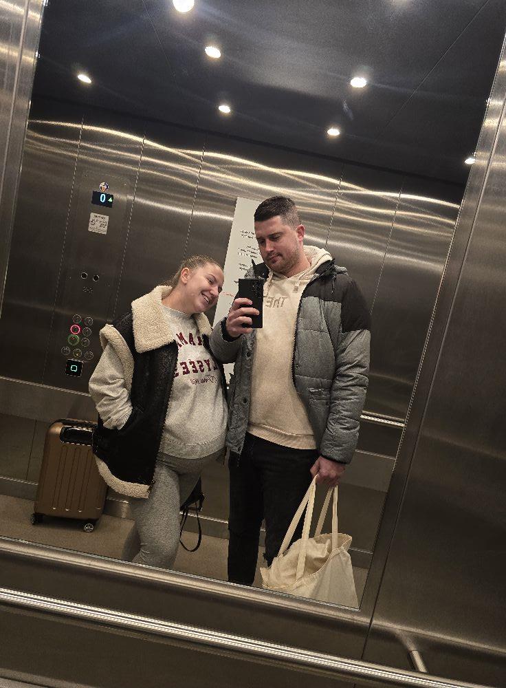 OGLASIO SE SUPRUG PREMINULE PORODILJE (27): Objavio sliku pre odlaska u porodilište, nije stigao da joj ispuni želju (FOTO)