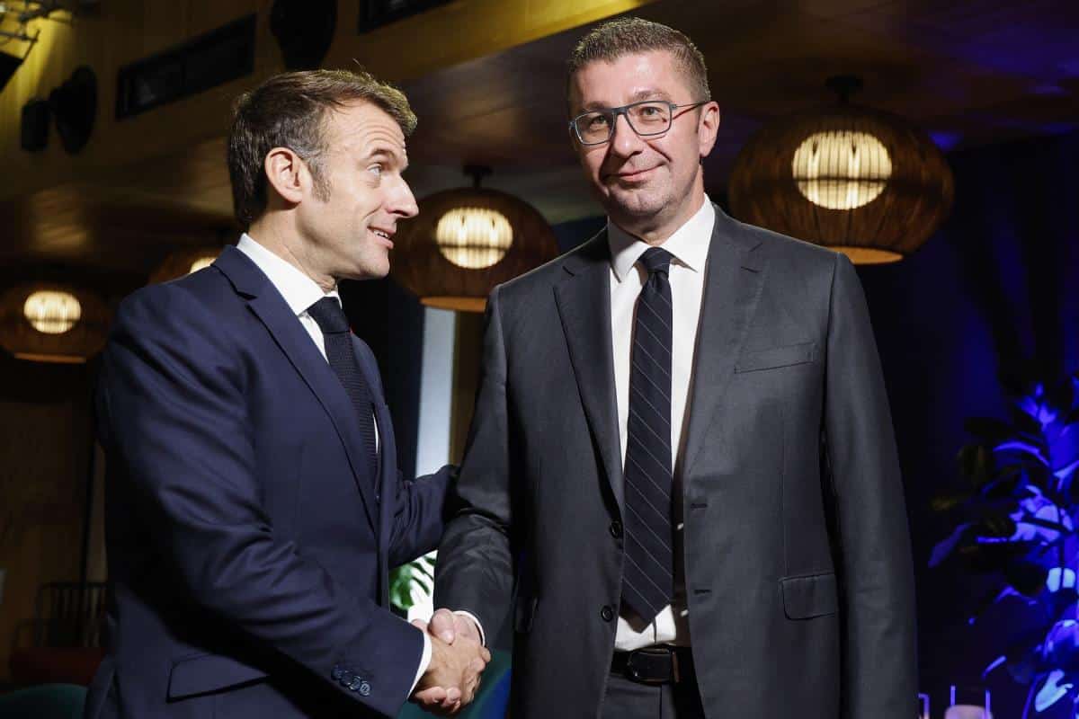 Severna MakedonijaSeverna MakedonijaPREMIJER SEVERNE MAKEDONIJE SE SUSREO SA MAKRONOM: Razgovorili su o deblokadi puta ka Evropskoj unijiReagujKomentarišiReagujKomentariši