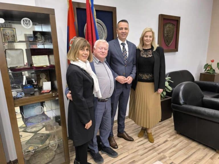 SrbijaSrbijaPODRŠKA SLEPIM I SLABOVIDIM OSOBAMA Prijem u Gradskoj upravi Kruševca za Savez slepih Sebije i MOS KruševacReagujKomentarišiReagujKomentariši