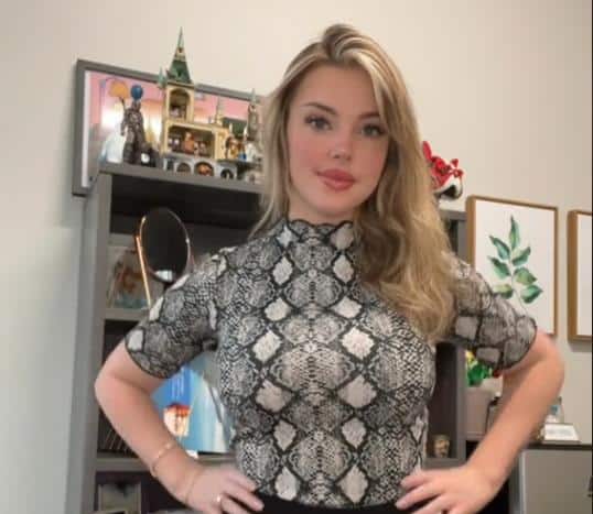 Marija je na poslu dobila opomenu zbog provokativne garderobe: Zakopčana do grla, ali ovo je svima zapalo za oko