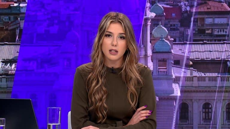 “RODITELJI ZAHTEVALI OD ŠKOLE POSUDU SA PESKOM ZA DETE KOJE SE IDENTIFIKUJE KAO MAČKA!” Voditeljka Kruna Una otkriva šok slučaj iz privatne škole na Senjaku