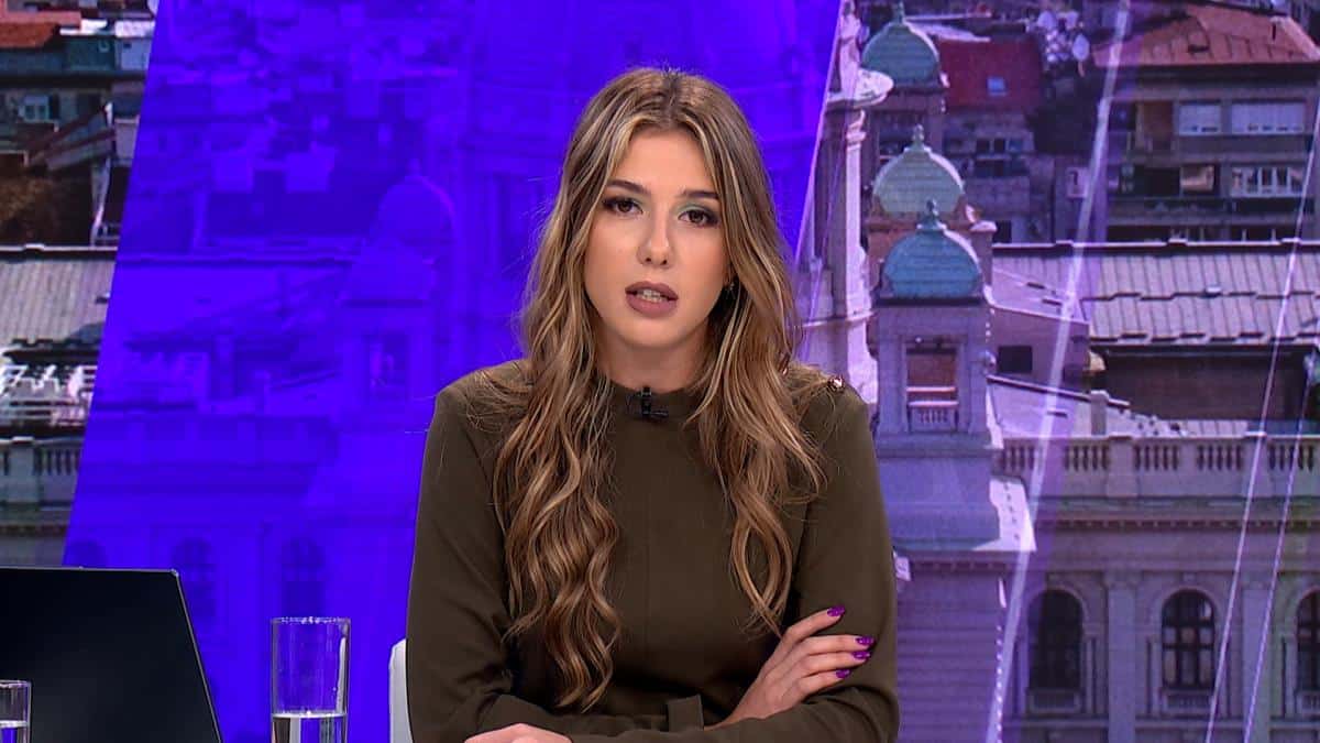 “RODITELJI ZAHTEVALI OD ŠKOLE POSUDU SA PESKOM ZA DETE KOJE SE IDENTIFIKUJE KAO MAČKA!” Voditeljka Kruna Una otkriva šok slučaj iz privatne škole na Senjaku