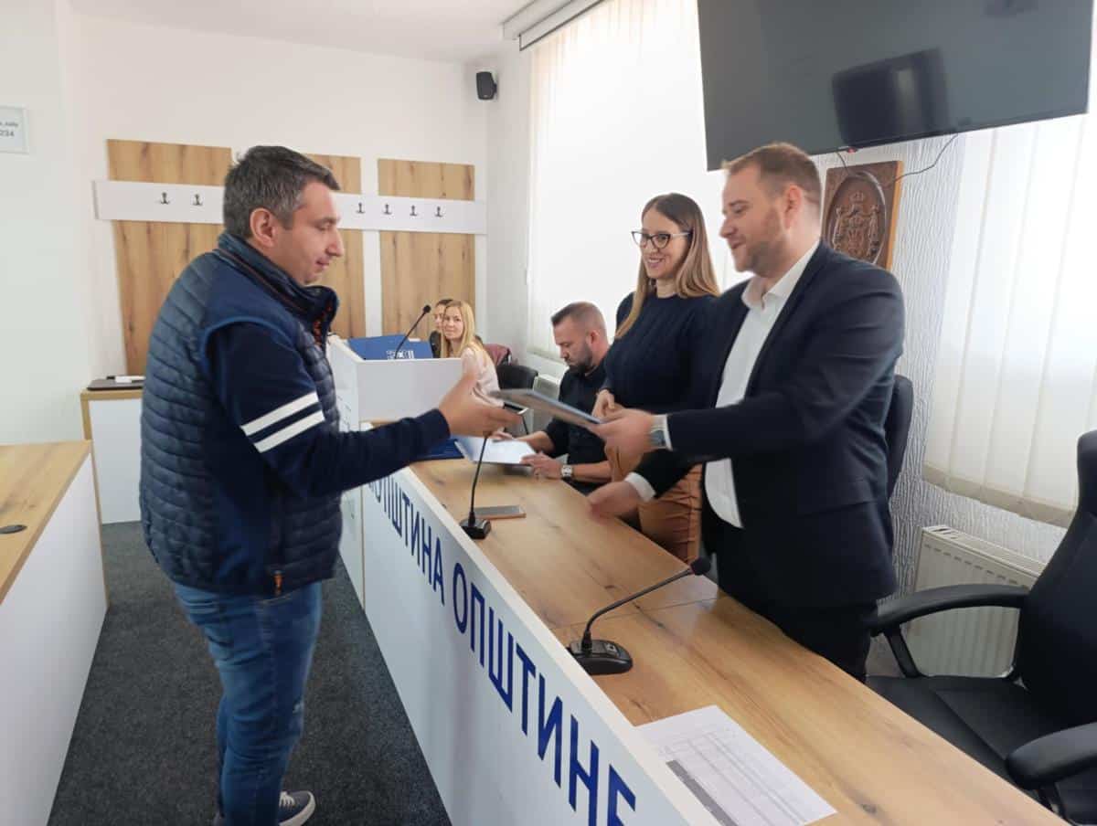 SrbijaSrbijaURUČENA 32 UGOVORA O SAMOZAPOŠLJAVANJU Varvarin ulaže u zapošljavanje i brigu o mladimaReagujKomentarišiReagujKomentariši