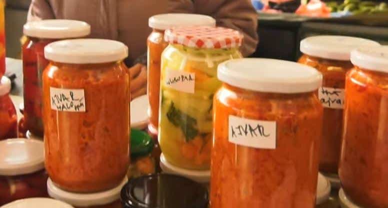 Moj biznisMoj biznisSVE ŠTO LJILJA NAPRAVI, OČAS SE RAZGRABI, A EVO I KOLIKO ZARADI! Bolji joj posao od ovog ne treba, njen ajvar je čuven, ovo mu je cena, pa sračunajte samiReagujKomentarišiReagujKomentariši