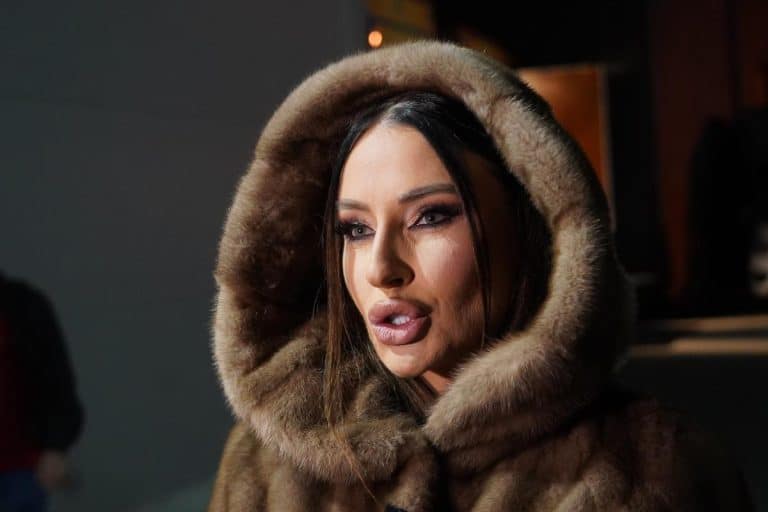 StarsStarsKAĆA ŽIVKOVIĆ PRVI PUT POKAZALA SINA! Tri meseca nakon porođaja podelila sa fanovima fotografiju malog Stefana: Hvala ti, Bože!ReagujKomentarišiReagujKomentariši