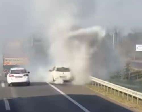 SrbijaSrbijaAUTO SE NE VIDI OD DIMA NA AUTO-PUTU ZA NOVI SAD: Izbio požar u zaustavnoj traci (video)ReagujKomentarišiReagujKomentariši