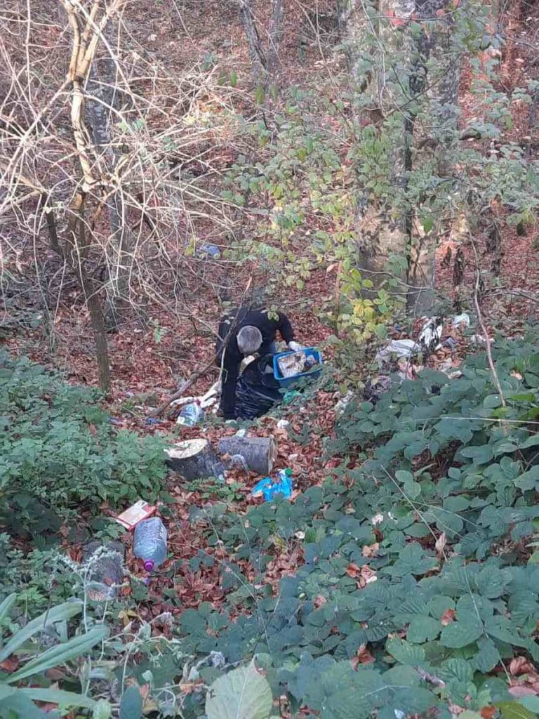 SrbijaSrbijaVIKENDAŠI REŠILI DA OČISTE VIDOJEVICU OD SMEĆA: Prvo uredili divlju deponiju, pa kupili i kante a onda stavili i ovaj natpis koji se prepričava! (foto)ReagujKomentarišiReagujKomentariši