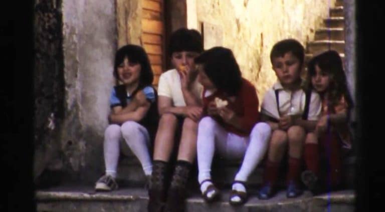 “Sve je ostalo isto i nakon 45 godina”: Fotografija dnevnog boravka iz Jugoslavije izazvala lavinu komentara, svi se složilo oko jednog!