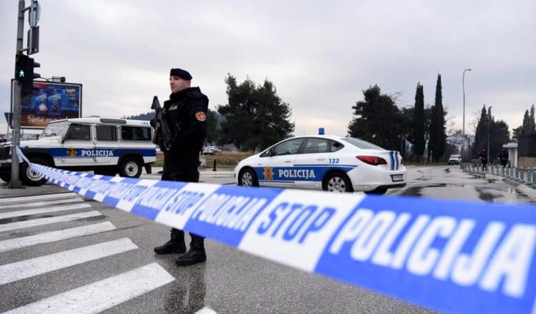 Crna GoraCrna GoraPOHAPŠENO 6 OSOBA U CRNOJ GORI: Lisice na ruke i suspendovanom policajcu, pronašli mu čak 1,5 MILION EVRA!ReagujKomentarišiReagujKomentariši