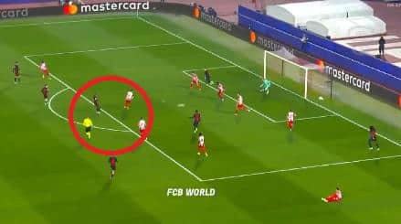 FudbalFudbalBARSA RAZBIJA ZVEZDU – ČETVRTI GOL JE NEVEROVATAN: Rafinja uputio "projektil" – odbrana Zvezde sve to ispratila pogledom (VIDEO)1 · ReagujKomentariši1 · ReagujKomentariši
