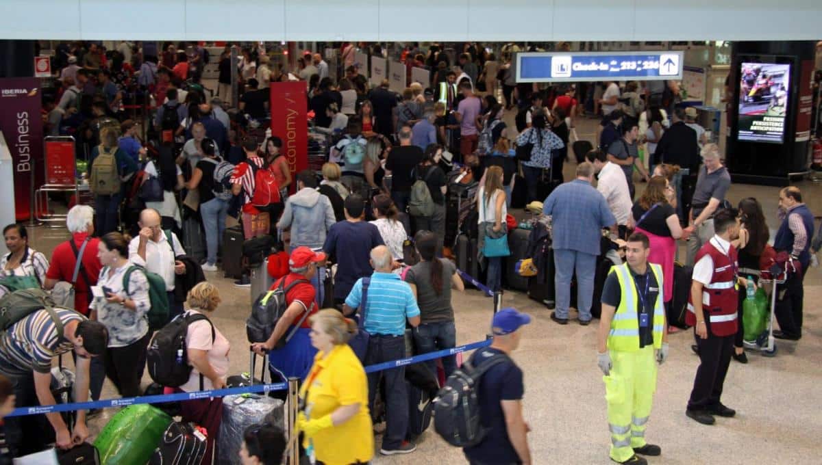 HITNA EVAKUACIJA AERODROMA U ENGLESKOJ! Preduzete mere bezbednosti, odloženi letovi, policija je svuda!