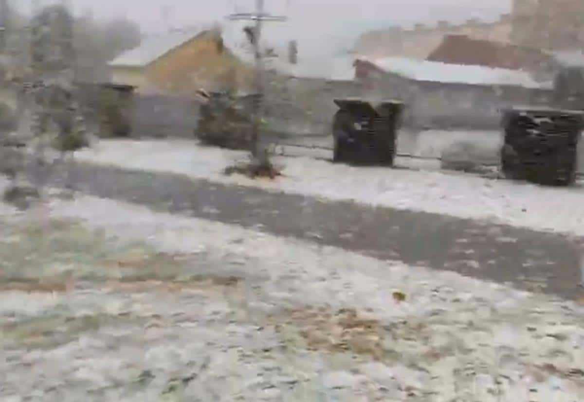 SNEG OKOVAO REGION, VEJE BEZ PRESTANKA! Auto-putevi se bele, sve se zadržava na asfaltu! Izdato upozorenje vozačima! (FOTO/VIDEO)