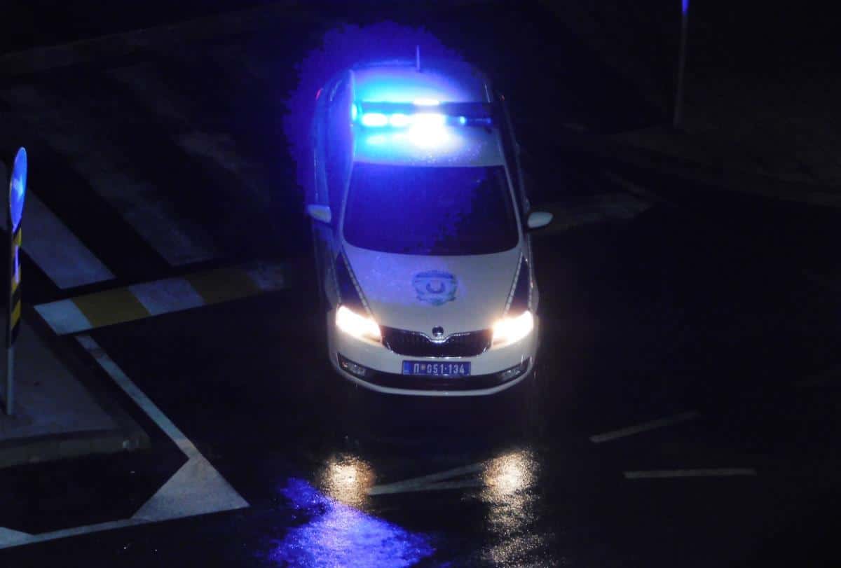 HronikaHronika"NAPAO ME JE IZ ČISTA MIRA!" Starijeg muškarca gurnuo čovek i SLOMIO MU BUTNU KOST: Incident u Prokuplju – Zoran ispričao šta se tačno dogodiloReagujKomentarišiReagujKomentariši