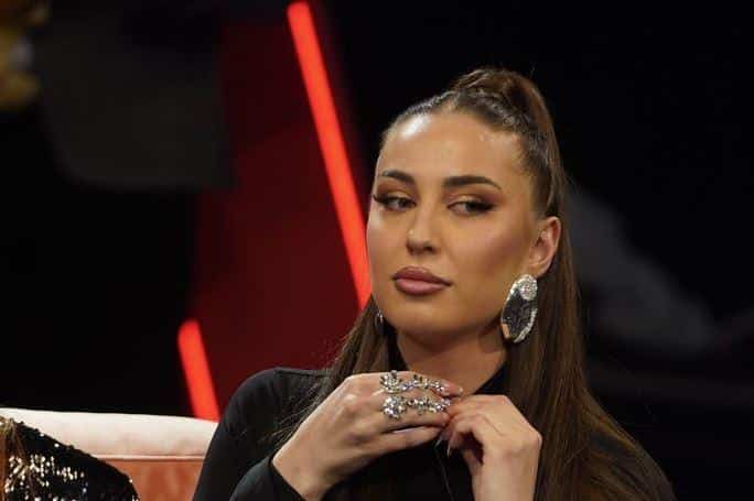 “KADA ME JE ČULA KAKO PEVAM…” Magdalena Vračić dobila savet od starije koleginice, ona se umešala i nahvalila njen moćan vokal