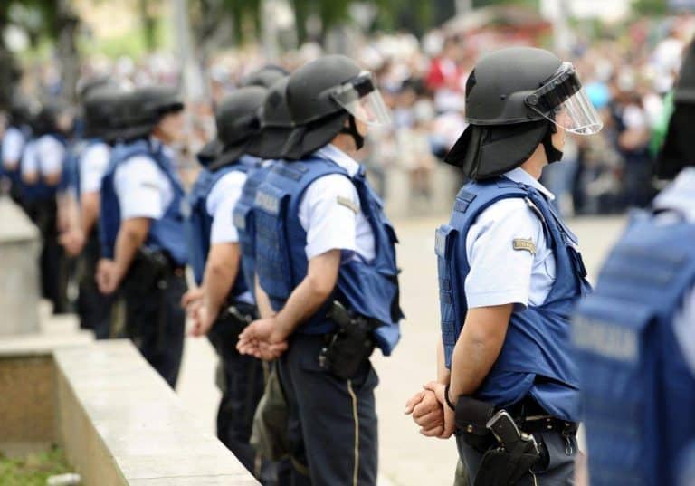 HAOS U POLICIJI SEVERNE MAKEDONIJE: Čak 15 policajaca dobilo otkaz jer su izdavali dozvole za oružje na svoju ruku