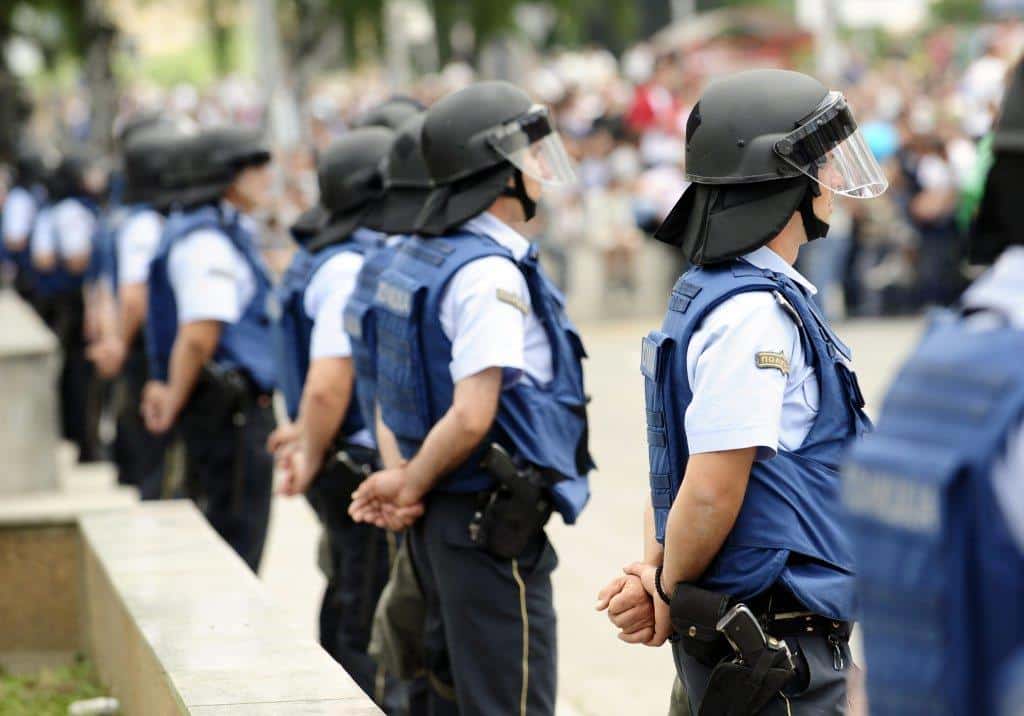 HAOS U POLICIJI SEVERNE MAKEDONIJE: Čak 15 policajaca dobilo otkaz jer su izdavali dozvole za oružje na svoju ruku