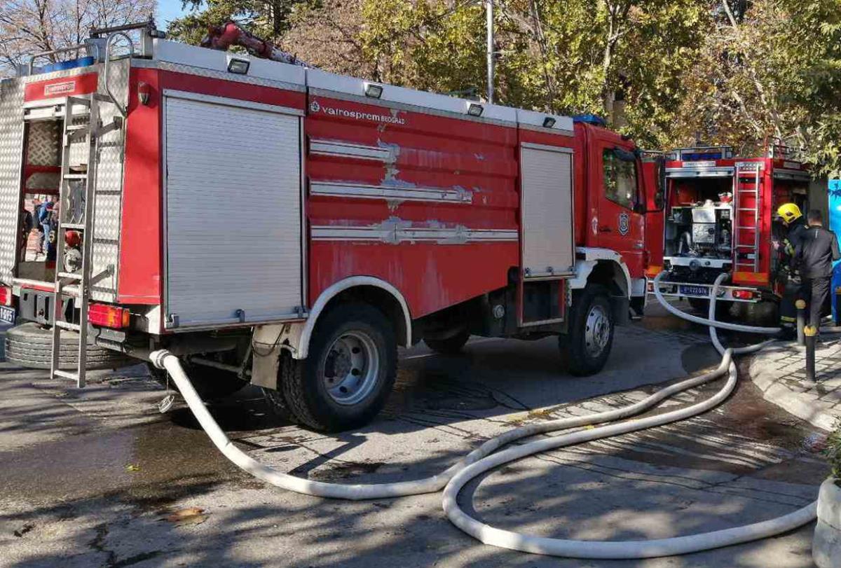 ZAPALIO SE AUTOBUS U NIŠU: Vatrogasci intervenisali, nema povređenih